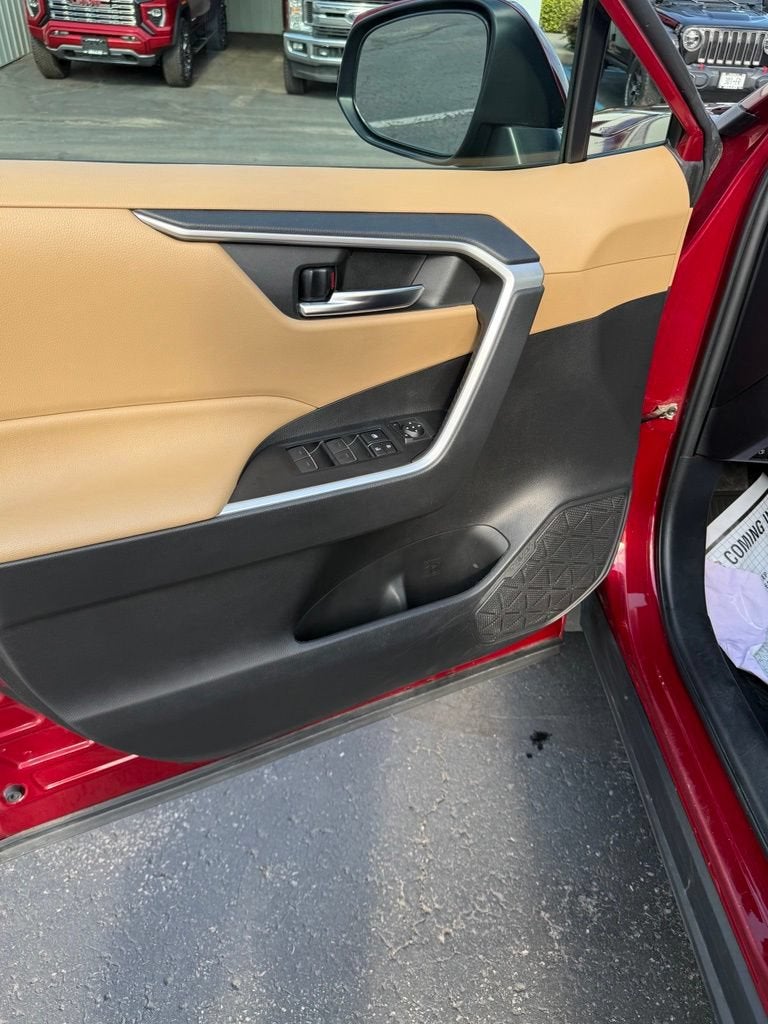 2022 Toyota RAV4 Hybrid XLE