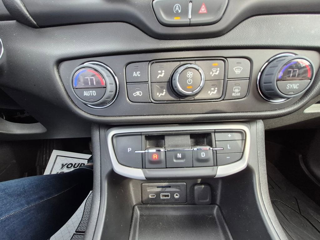 2023 GMC Terrain SLT