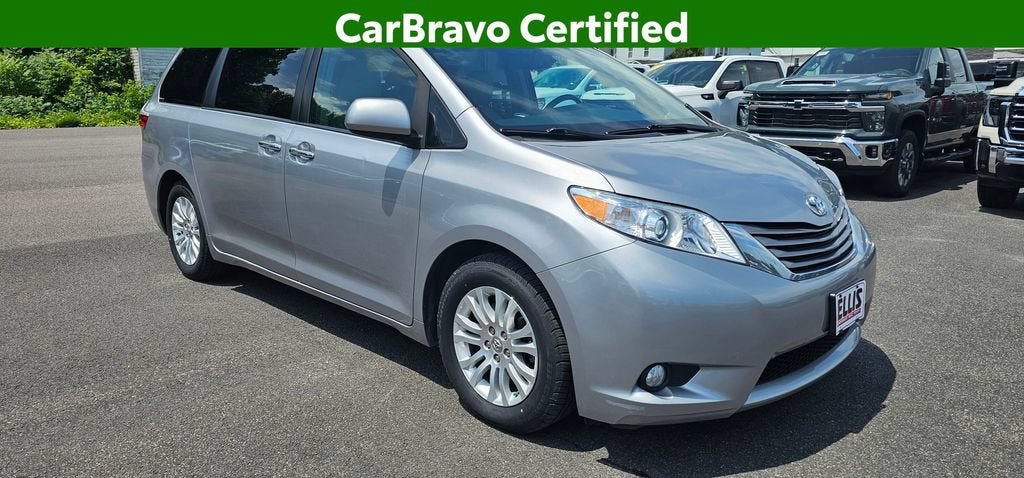2017 Toyota Sienna XLE 8 Passenger
