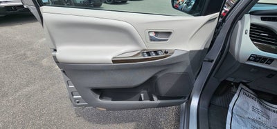 2017 Toyota Sienna XLE 8 Passenger
