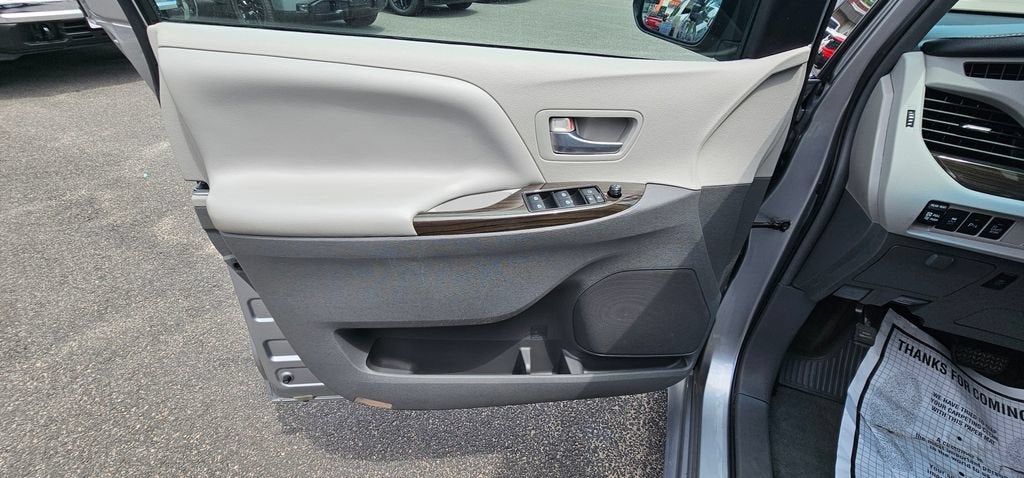 2017 Toyota Sienna XLE 8 Passenger