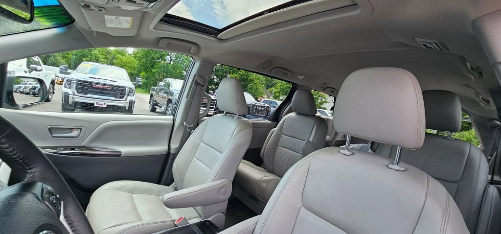 2017 Toyota Sienna XLE 8 Passenger
