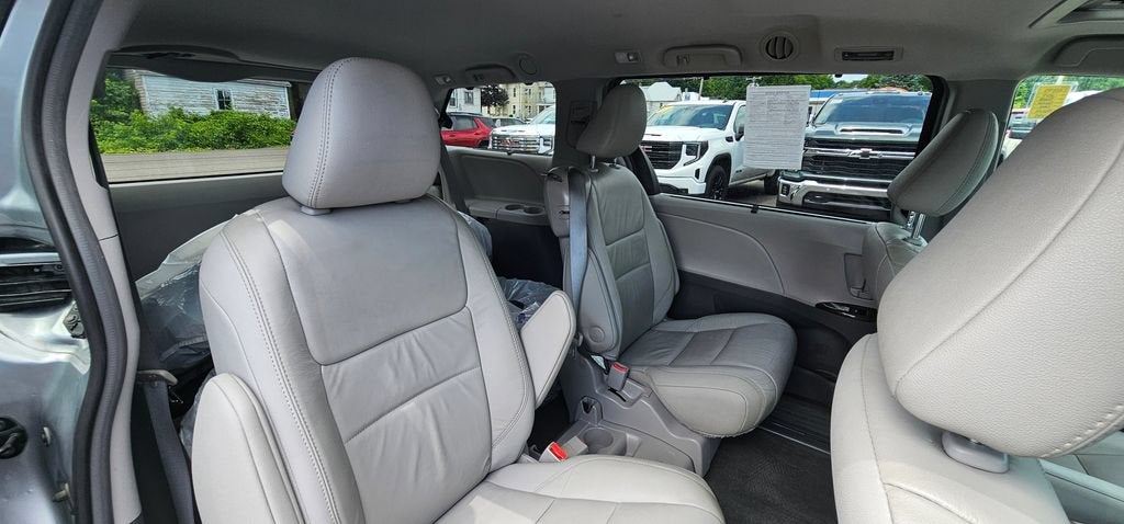 2017 Toyota Sienna XLE 8 Passenger