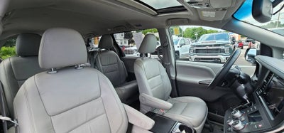 2017 Toyota Sienna XLE 8 Passenger