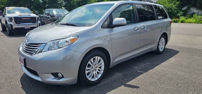 2017 Toyota Sienna XLE 8 Passenger