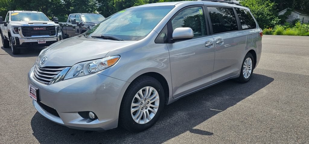 2017 Toyota Sienna XLE 8 Passenger
