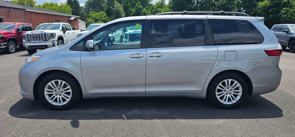 2017 Toyota Sienna XLE 8 Passenger