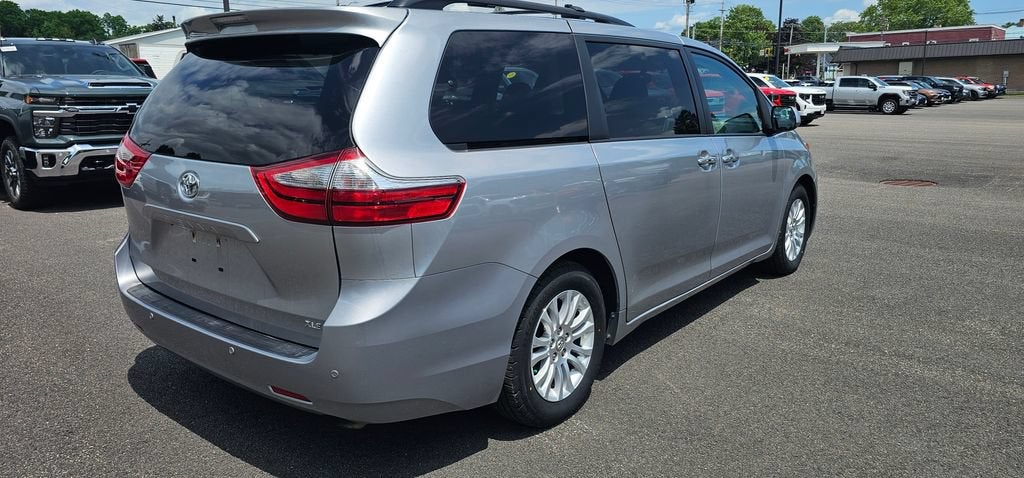 2017 Toyota Sienna XLE 8 Passenger